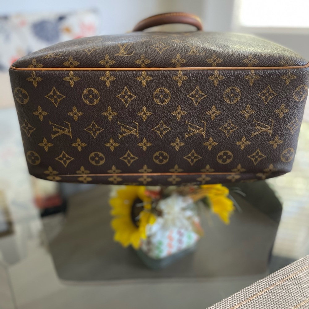Gorgeous Louis Vuitton Deauville Bag - Picture 6 of 16